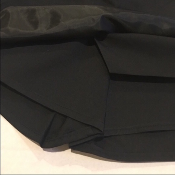 (✨ 3 for $15) Black Assymetric Skort with Back Zip - Picture 5 of 5